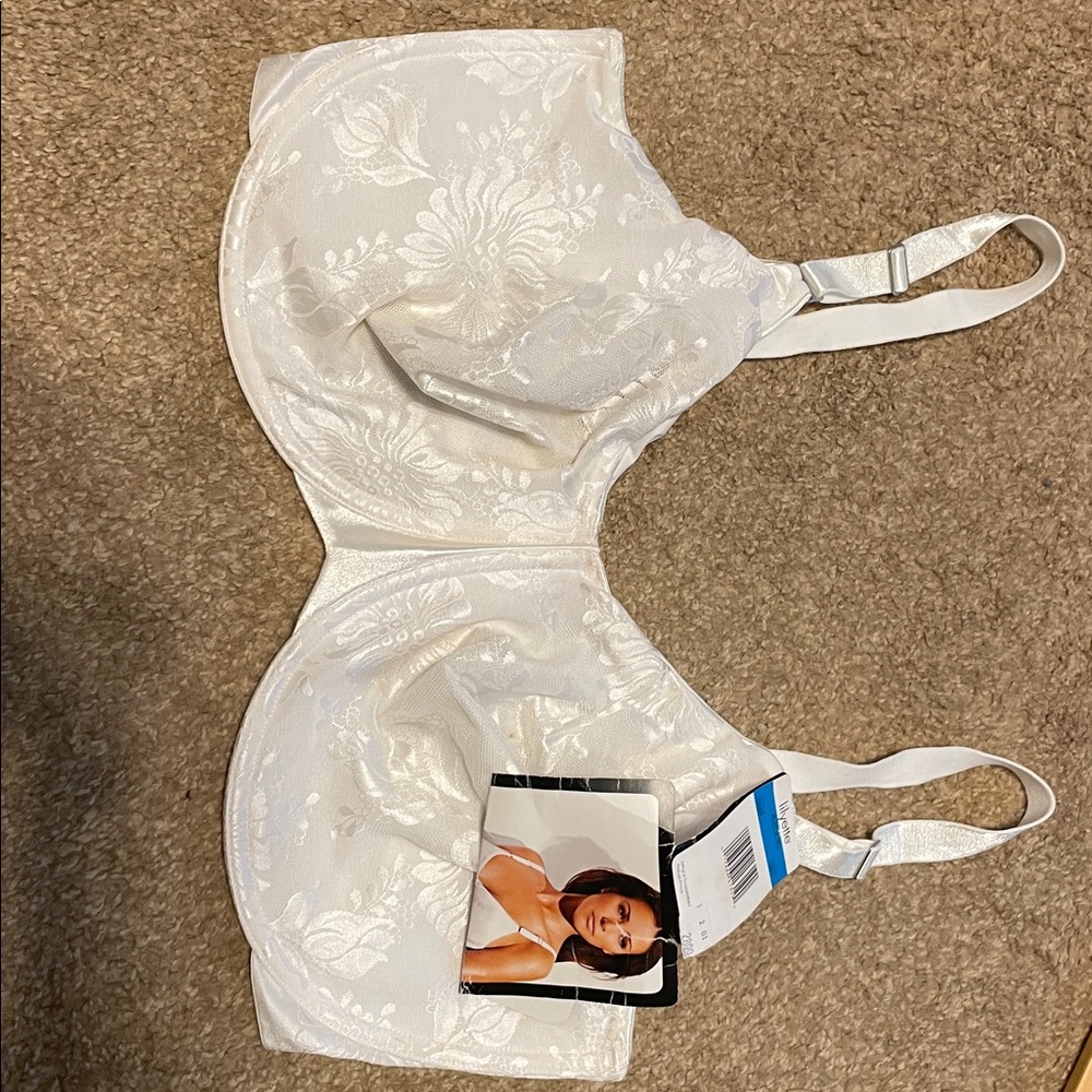 Lilyette White Lace Bra 42DDD. New with tags